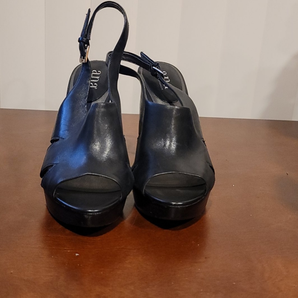 Platform sandal - Picture 2 of 9